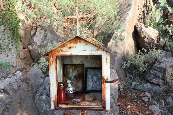 Vejkapel p� ubeboet gr�sk �