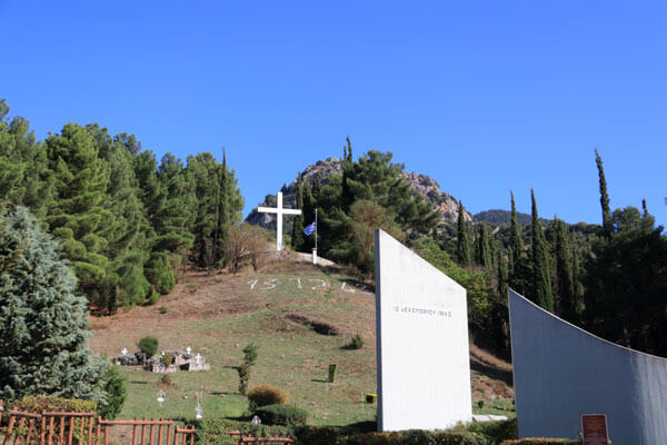 Mindesm�rke for massakren i Kalavryta