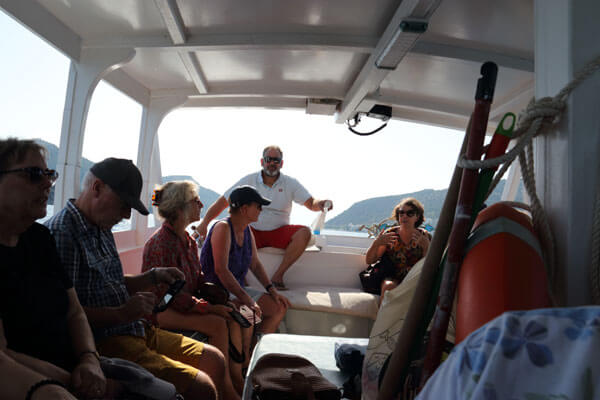 Sejltur i bugten ud for Tolo