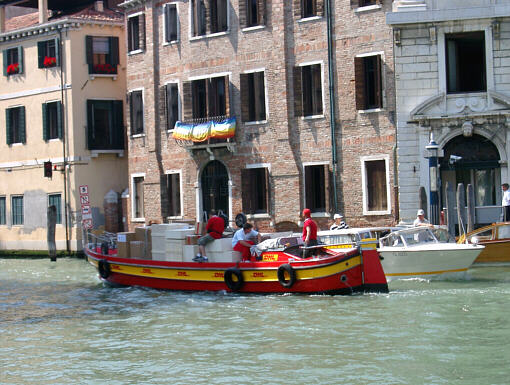 Varetransport p&aring; Canal Grande