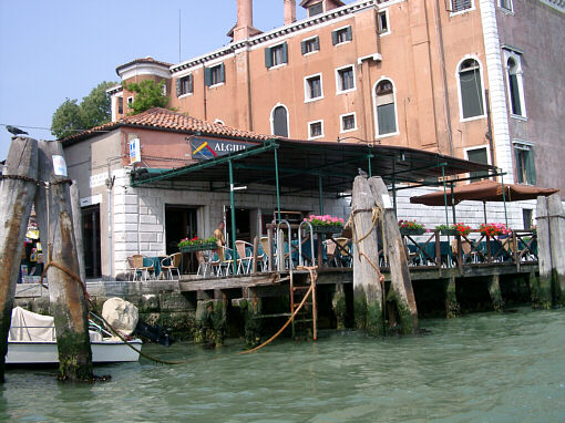 N&aelig;r Fondaco Nuove i Venedig