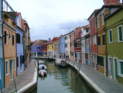Kul&oslash;rte huse p&aring; Burano